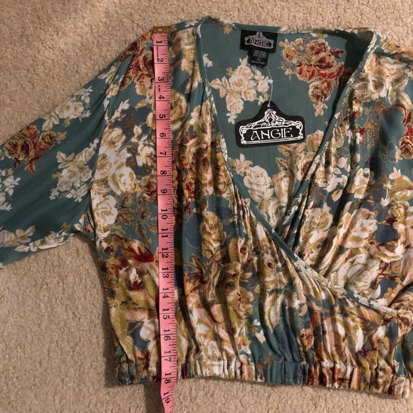 Bell sleeve floral crop top - Picture 8 of 8